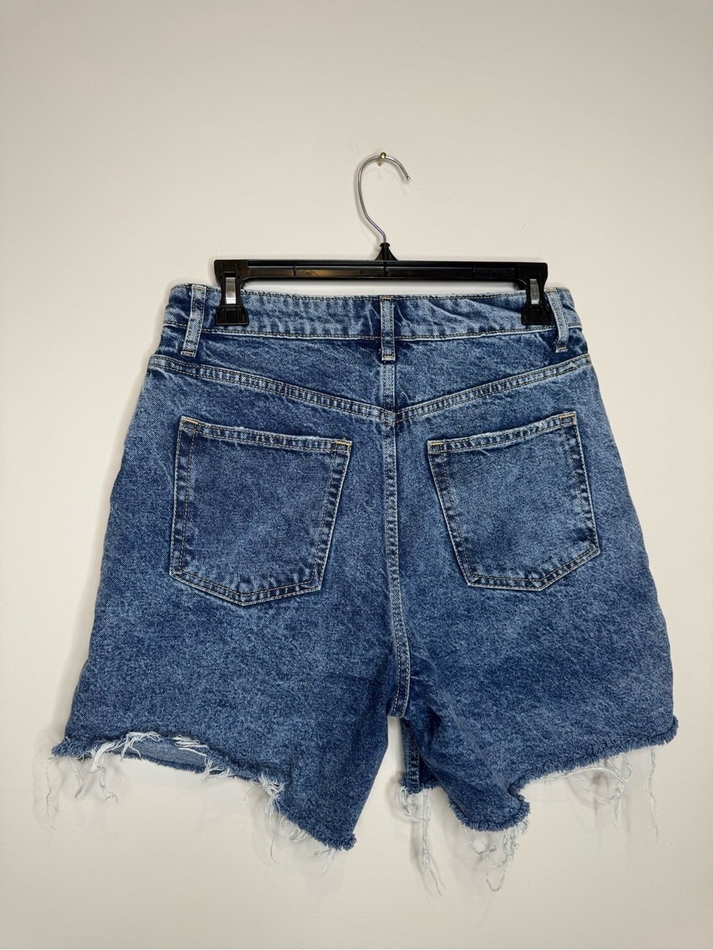 H&M Vintage-Inspired Mid-Blue Denim Cutoff Shorts - Picture 9 of 10